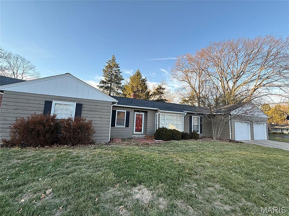 1st image of 28 Eau Claire Dr