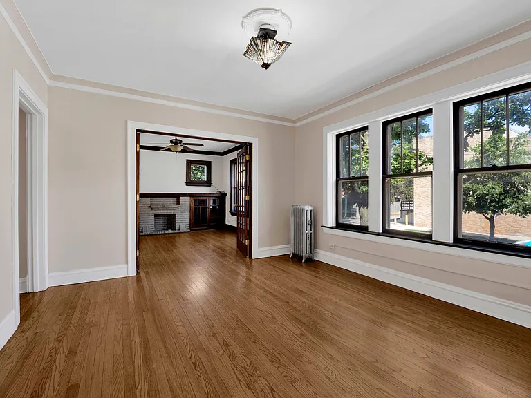 2437-2439 W Birchwood Ave #1W — Photo 6