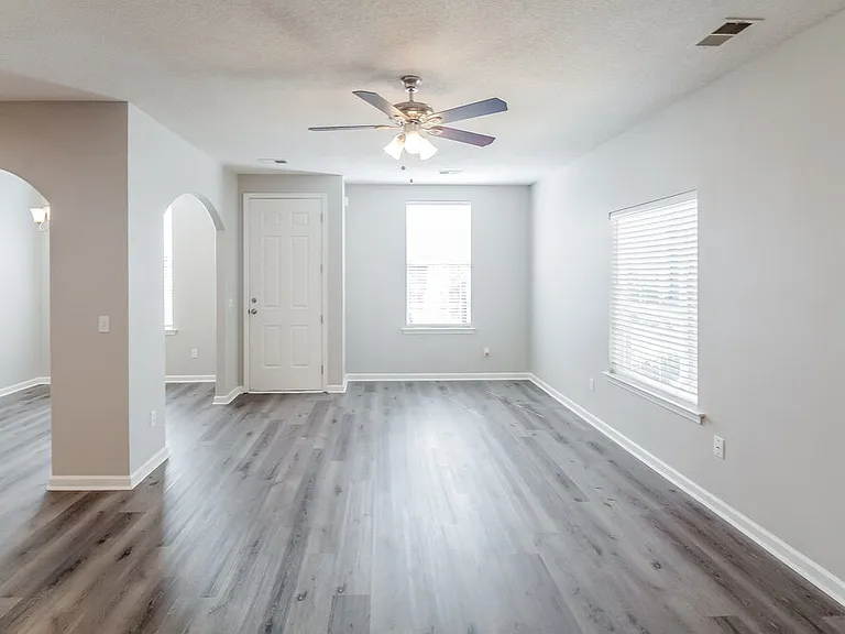 10182 Sorrento Pl — Photo 4