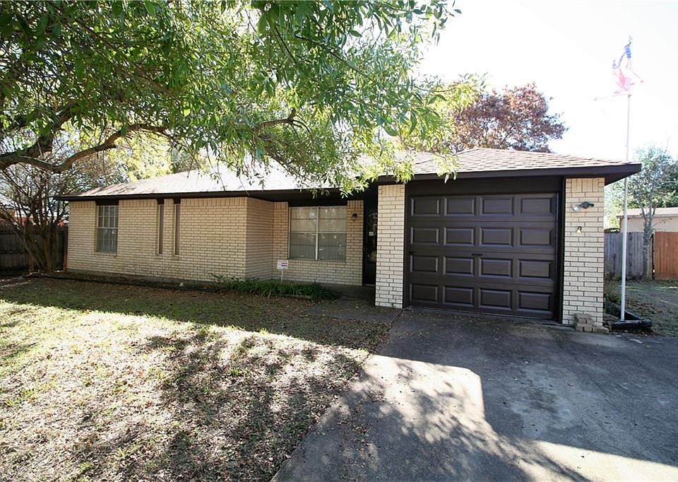 1st image of 212 West Ct