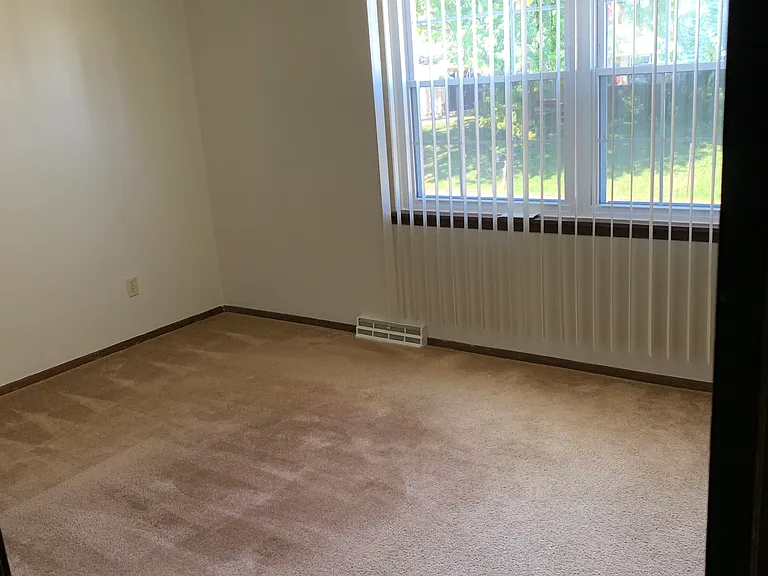 S69W14871 Cornell Cir — Photo 2