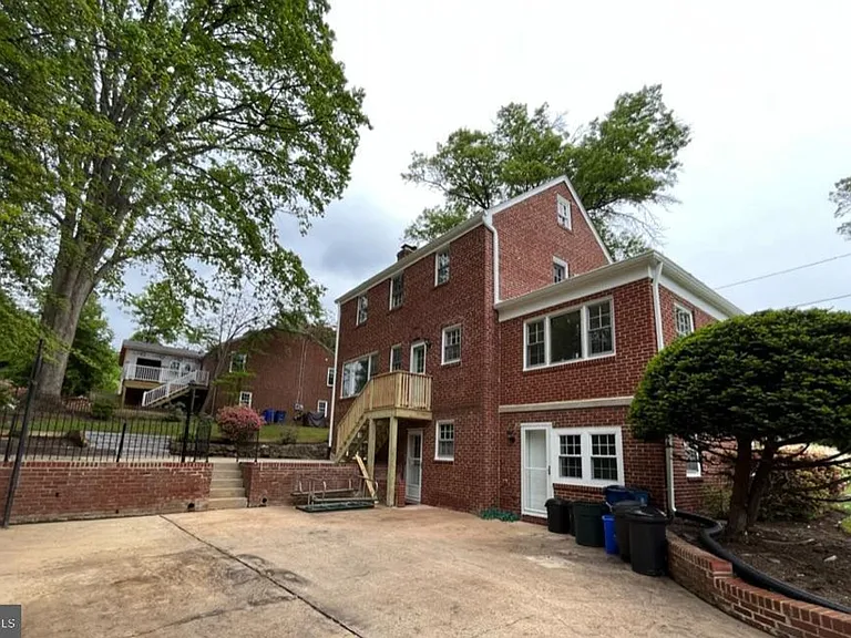 4408 Glenridge St — Photo 2