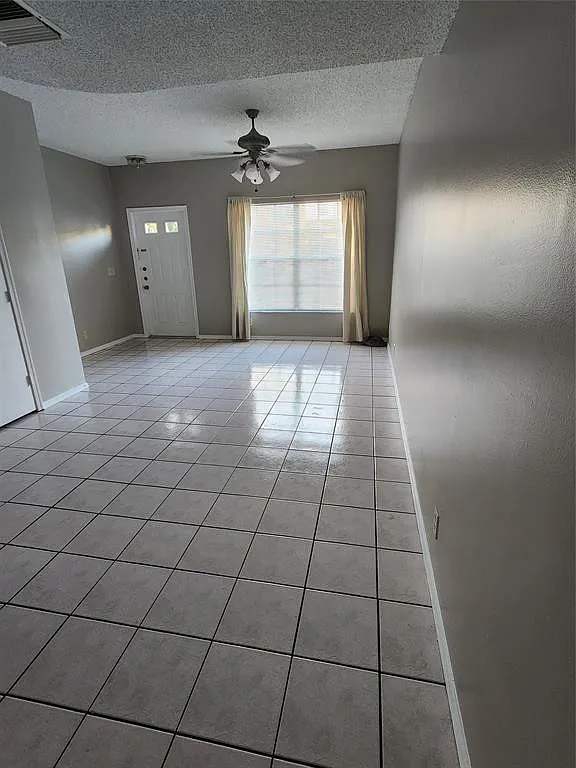 2 bed, 1.5 bath, 1026 sqft, $2,400 — Photo 4