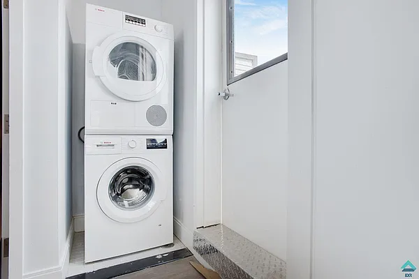 Rented by EXR | media 9