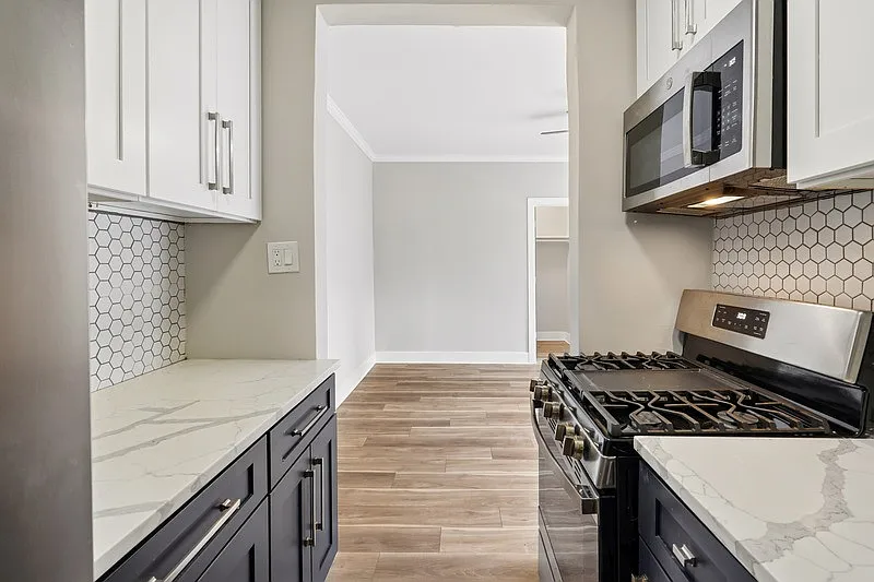 Evelyn Apartments