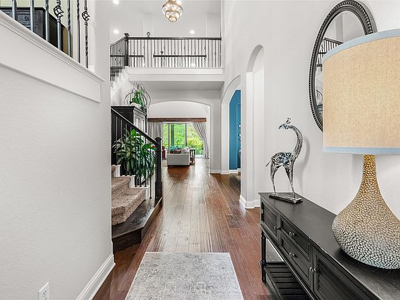 4th image of 215 Vista Village Cv