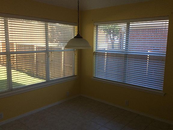 4th image of 2513 Travis Dr