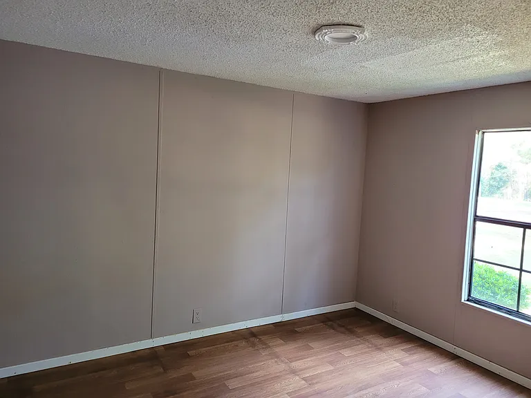 1038 Viking Ct — Photo 10