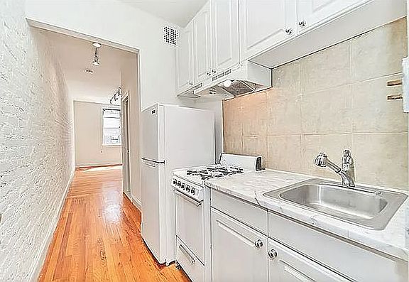 4th image of 233 E 12th St #3