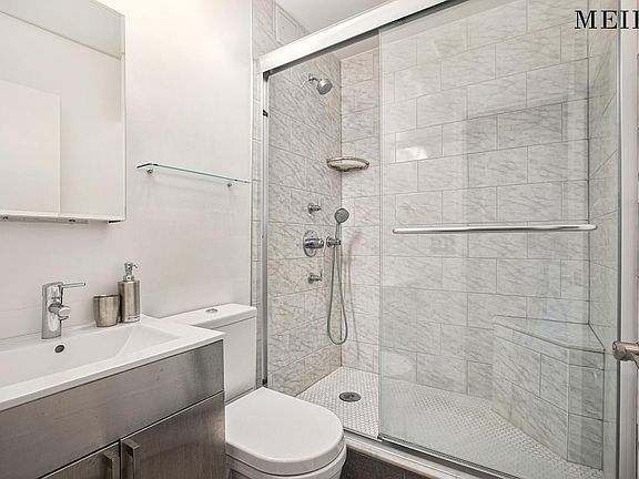 5th image of 77 Bleecker St APT 825