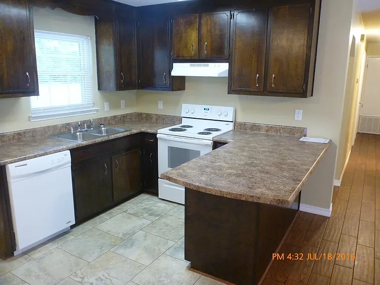 5555 Crestwood Dr — Photo 12
