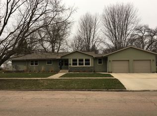 207 N 8th St, Cherokee, IA 51012