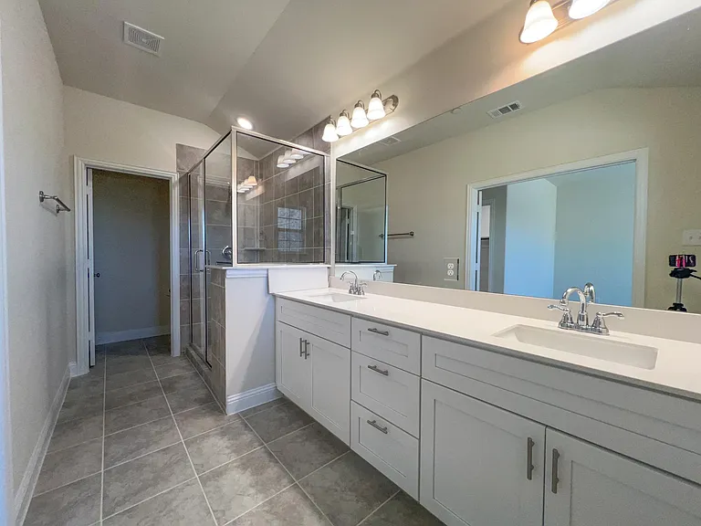 1715 Lisa Ct — Photo 13