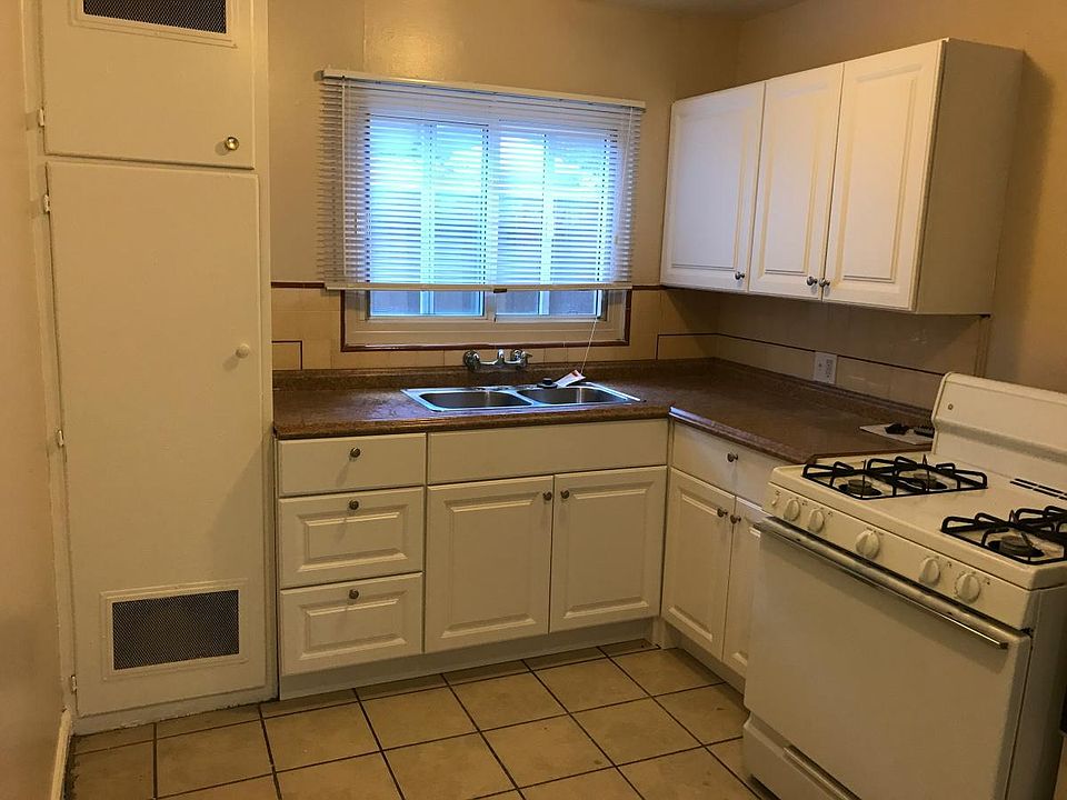 1st image of 158 Graham Ave APT 2