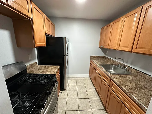 Rented by Premier Metro Realty Corp | media 13