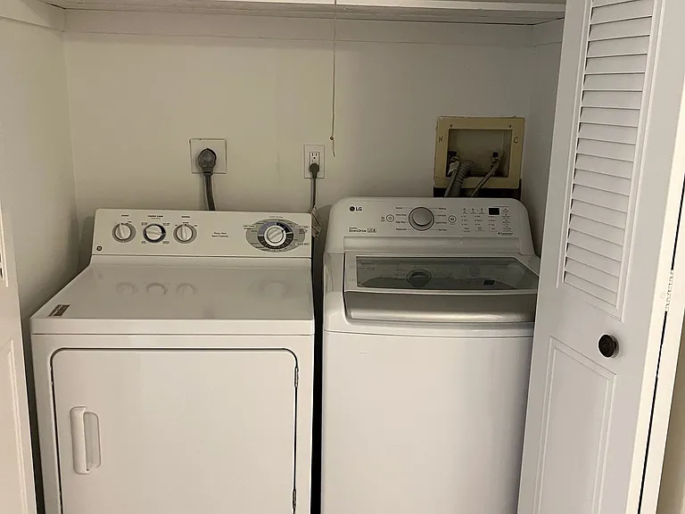 Washer and dryer on 2nd floor