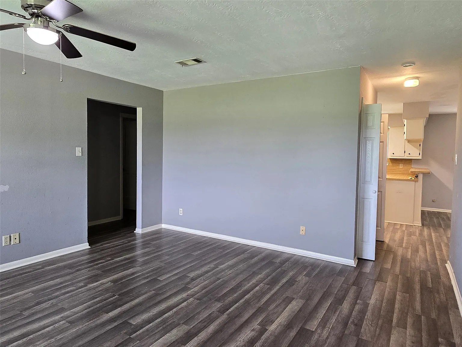 3 bed, 1.5 bath, 1175 sqft, $1,425 — Photo 4