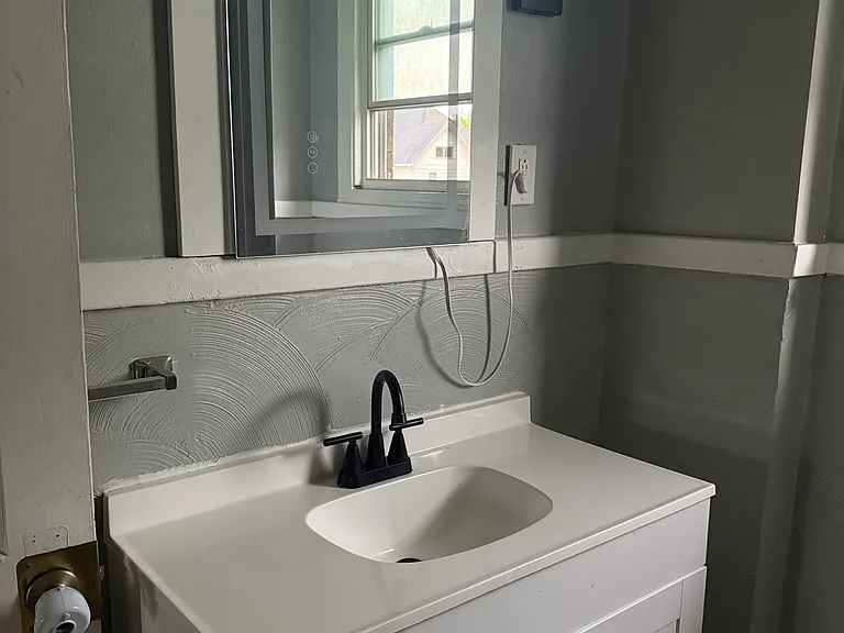 631 S Oakland Ave #201 — Photo 5