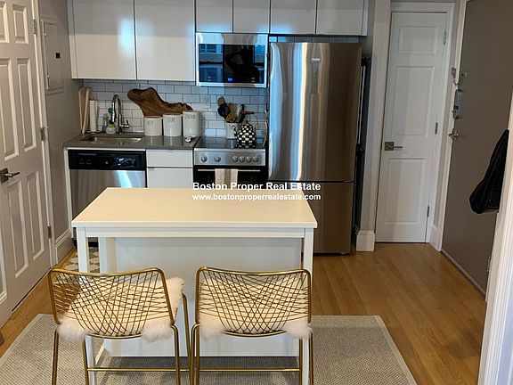 827 Boylston #302 Boston - Back Bay Unit Photo 2
