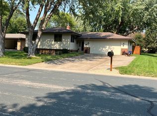 611 Thomas Ave, Shakopee, MN 55379