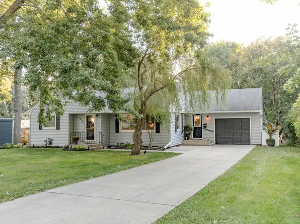 911 Fargo Ave, Spirit Lake, IA 51360