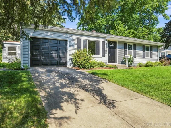 106 Ridge Ln, Geneva, IL 60134