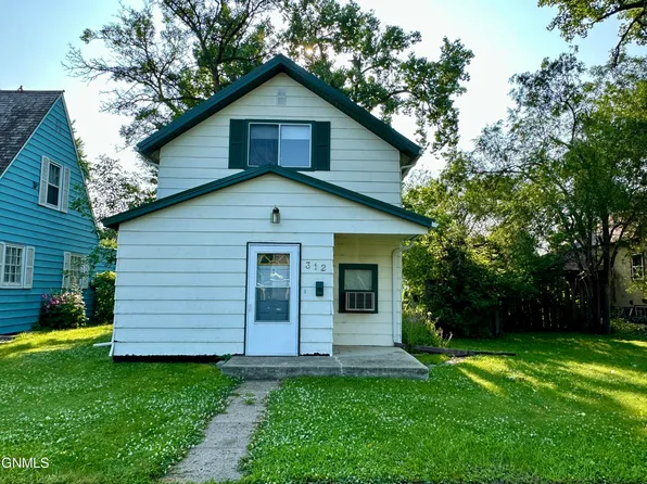 312 6th Ave NE, Jamestown, ND 58401