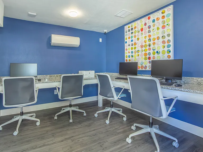 Business center/computer lab.