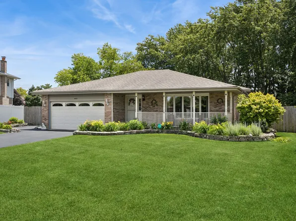 8007 Alexandria Dr, Tinley Park, IL 60477