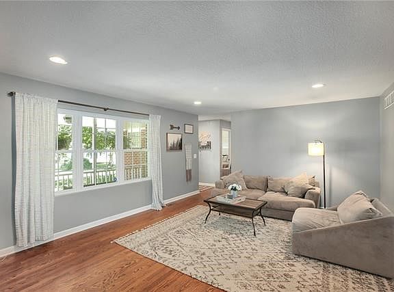 5th image of 6706 Englewood Ave