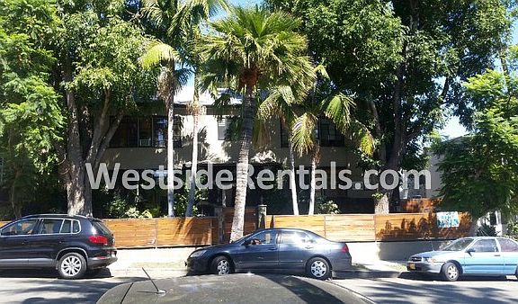 3rd image of 1274 Havenhurst Dr APT 2
