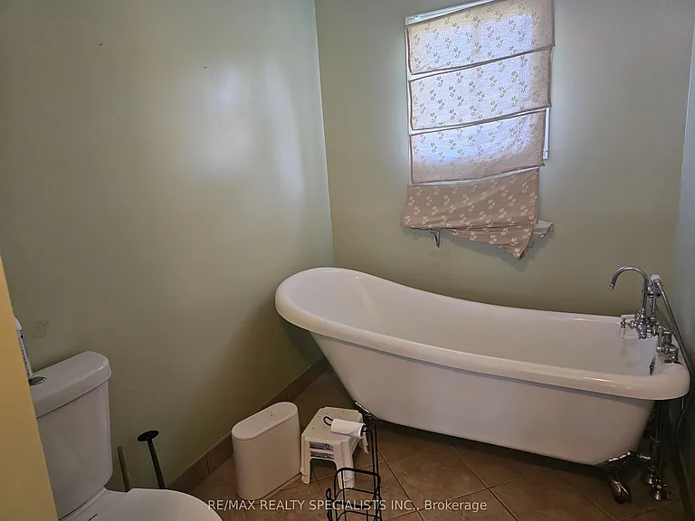 283 Delancey Blvd — Photo 33