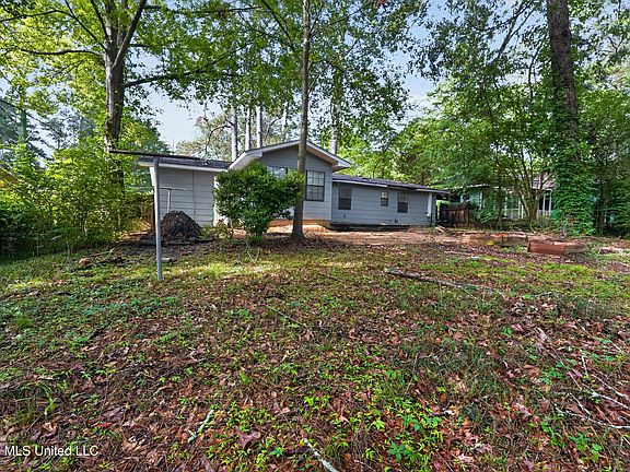 4th image of 1734 Wood Glen Dr