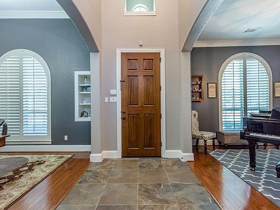 4th image of 7003 Gossamer Ln