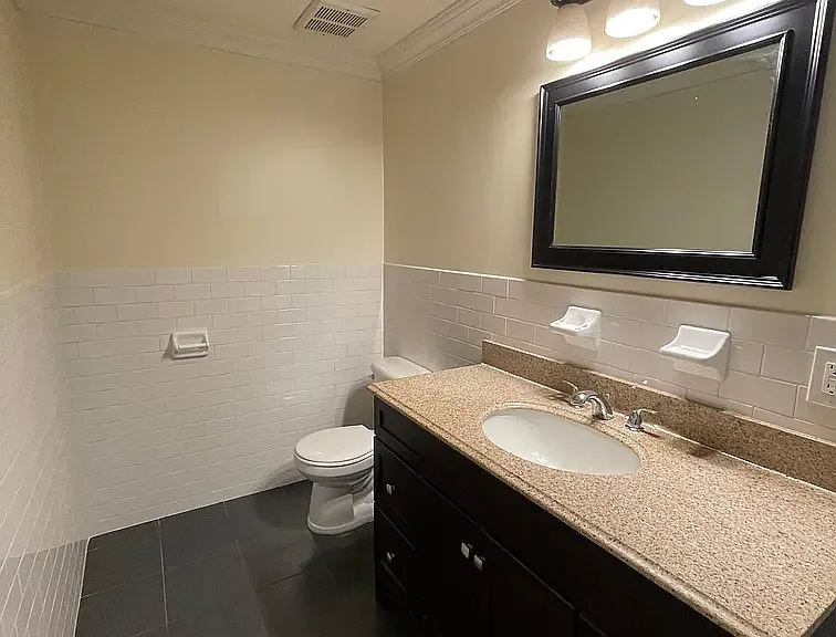 BATHROOM 2