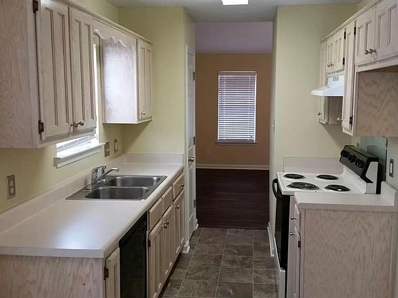 4th image of 6925 Century Oaks Dr