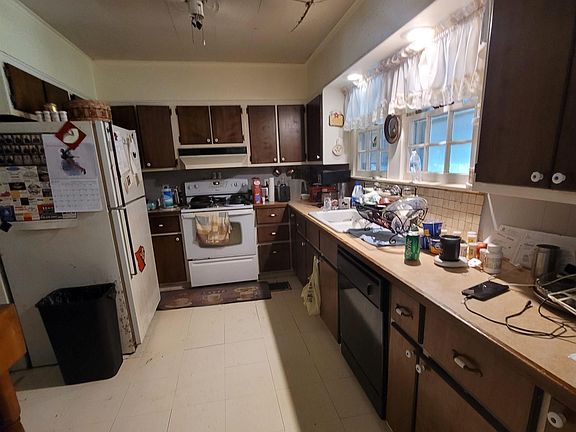5th image of 516 E 12th St