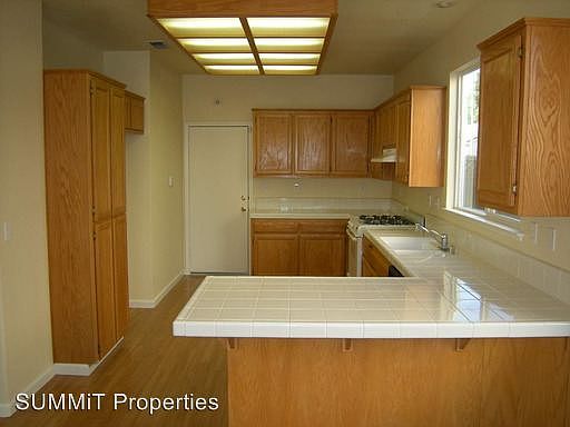 5th image of 585 Blarney Cir