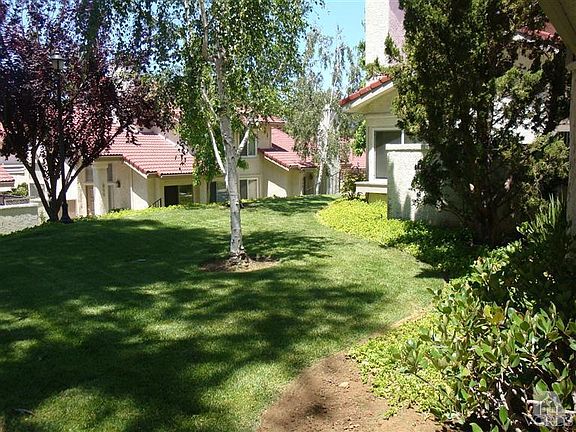 3rd image of 976 Quarterhorse Ln