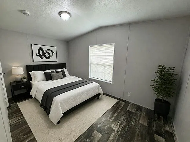 3 bed, 1056 sqft, $2,000 — Photo 4