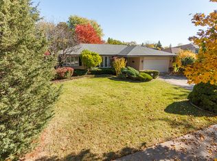7321 Bayberry Ln, Darien, IL