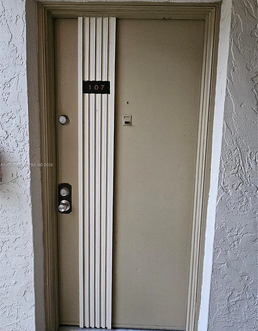 The Horizons Condo #5 — Photo 3