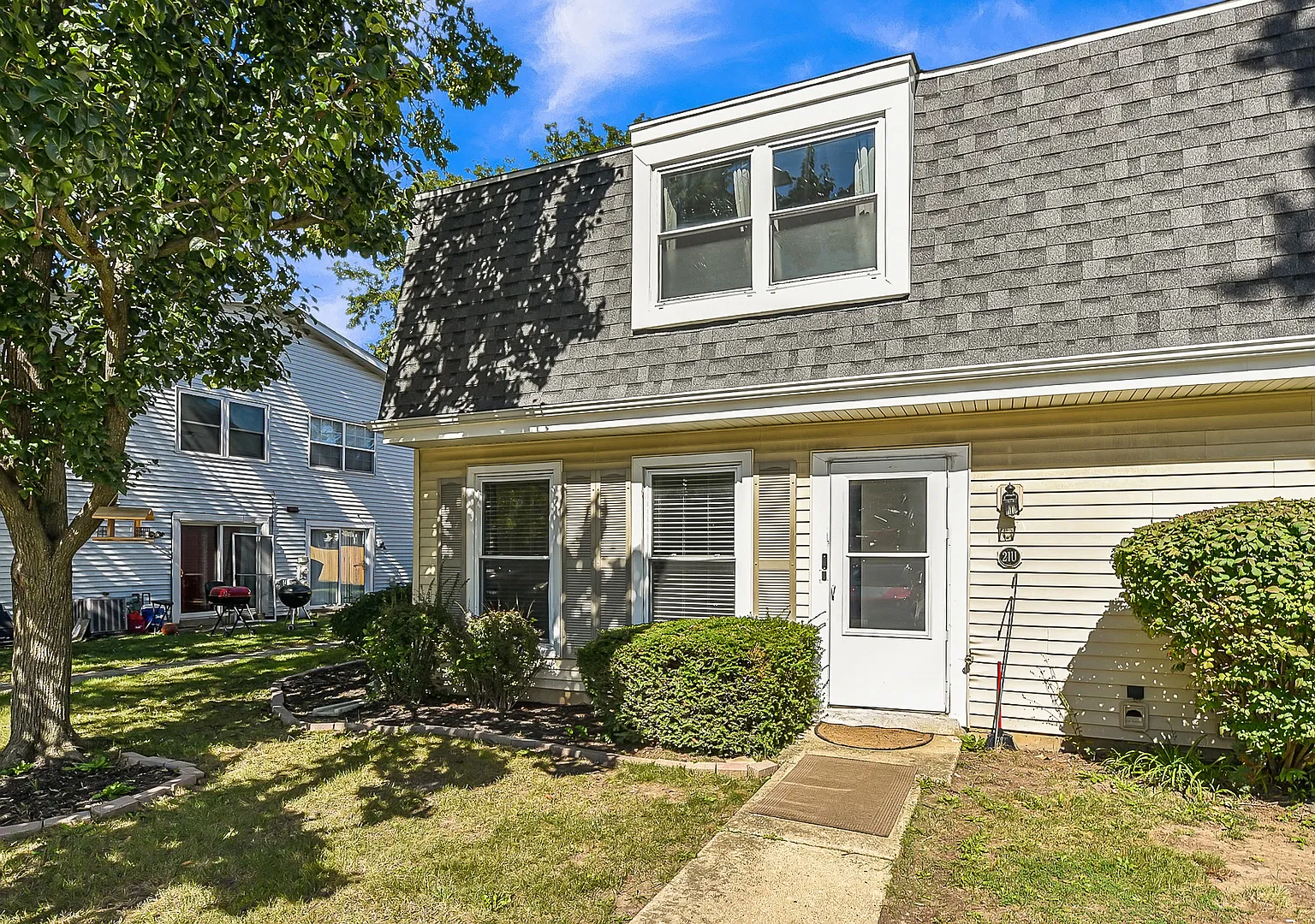 2 bed, 880 sqft, $1,799 — Photo 3