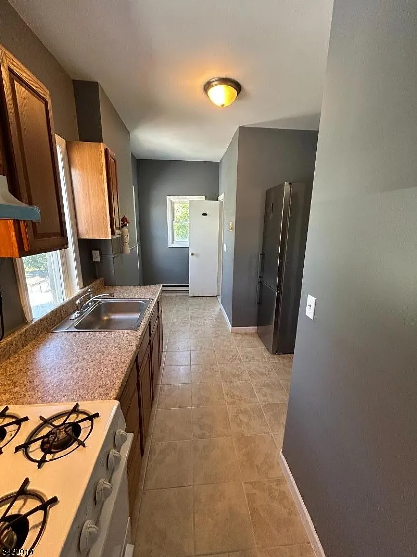 286 Nagle St, Unit 3, Cliffside Park, NJ 07010 — Photo 3