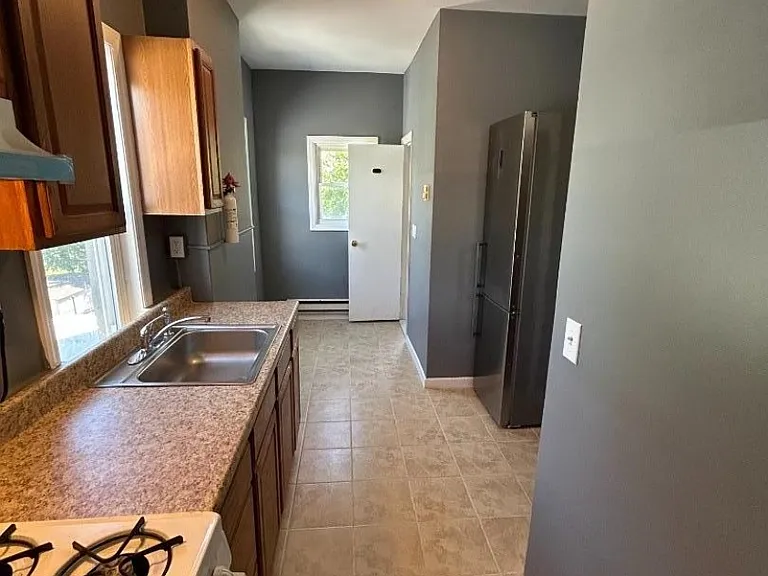 286 Nagle St #3 — Photo 3