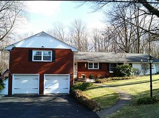 308 North Dr, Jeannette, PA