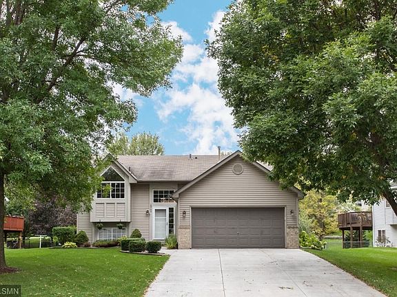 Beautiful home is ready to move right in!