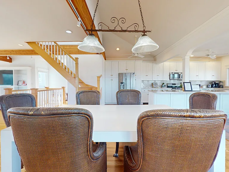 750 Dune Rd — Photo 26