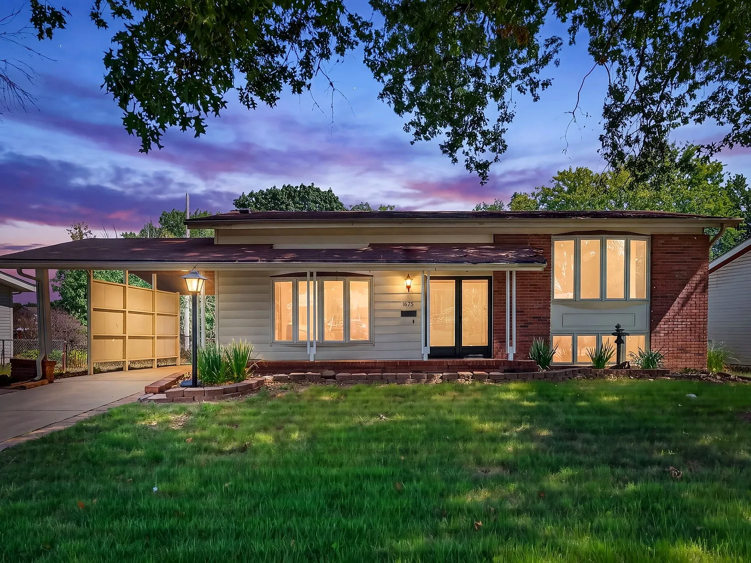3 bed, 1.5 bath, 1040 sqft, $1,800 — Photo 1