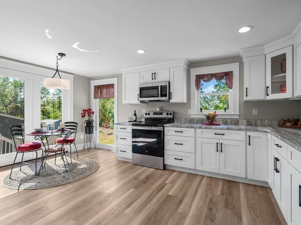 58 Main St, Plaistow, NH 03865